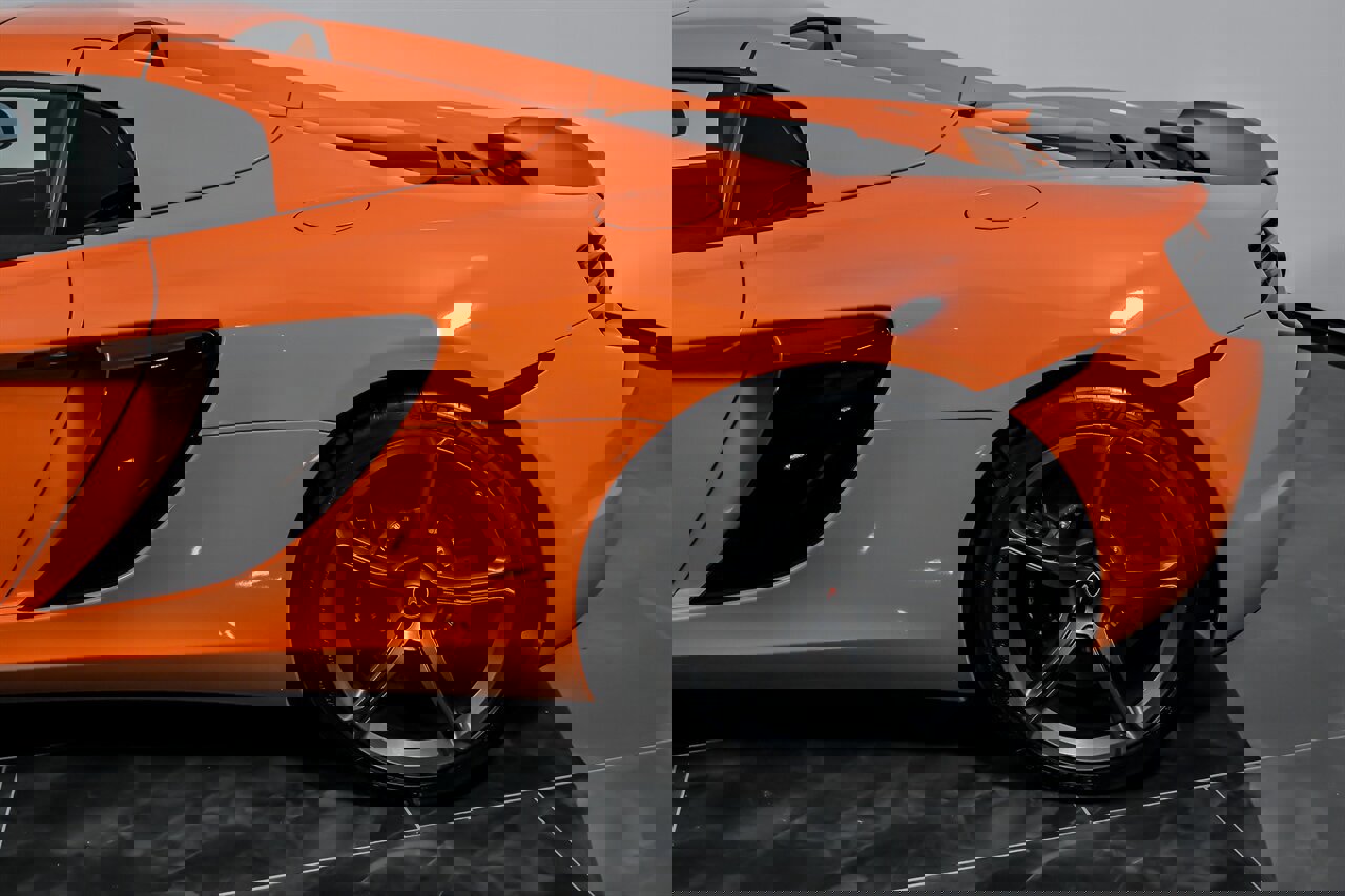 Used 2015 McLaren 650S Spider image 9