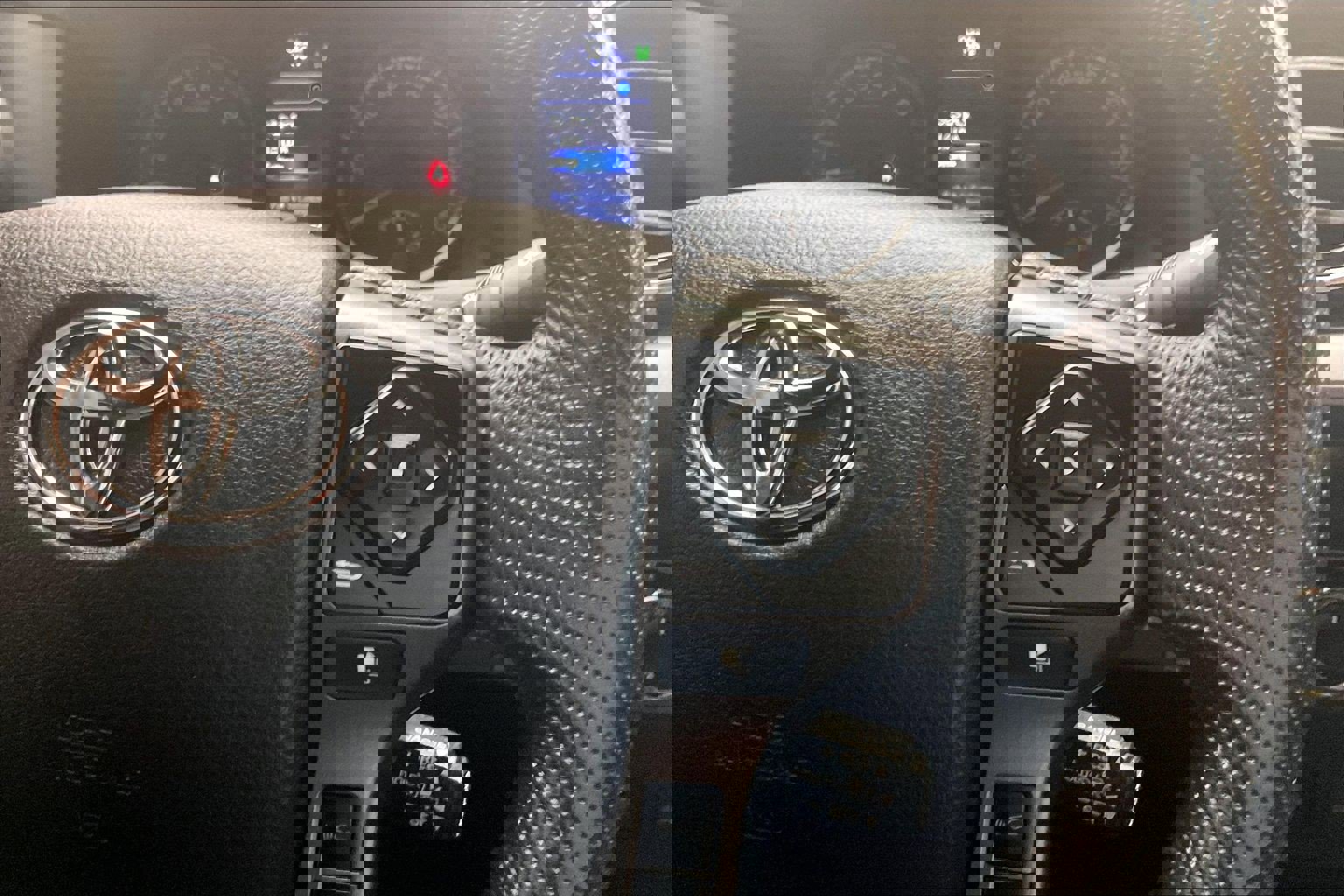 Used 2021 Toyota Tacoma TRD Off-Road w/ Technology Package AWD/4WD image 21