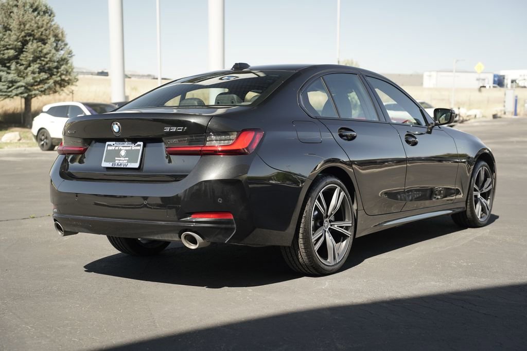 Used 2023 BMW 330i xDrive Sedan w/ Premium Package AWD/4WD image 5