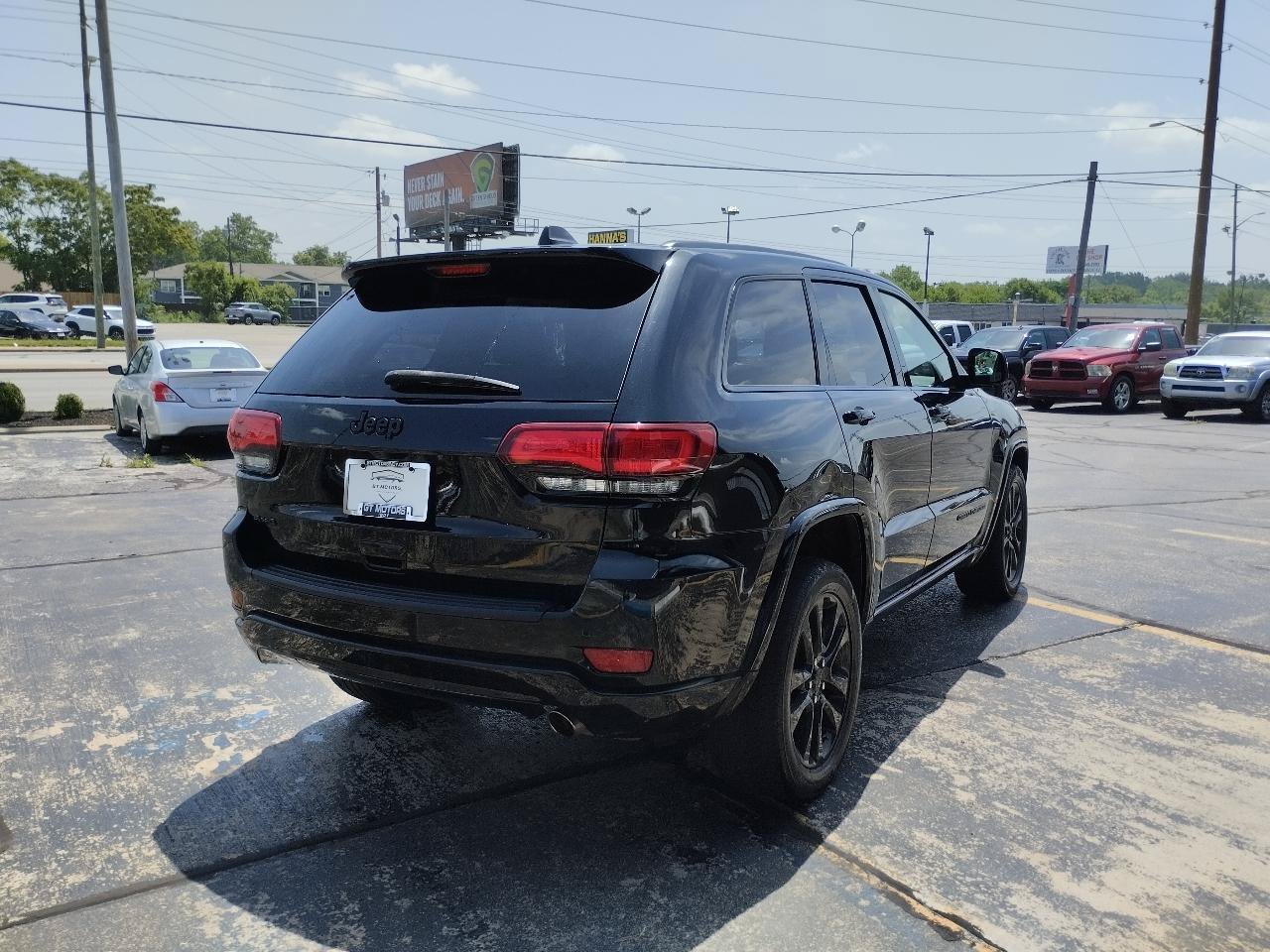 Used 2018 Jeep Grand Cherokee Altitude AWD/4WD image 8