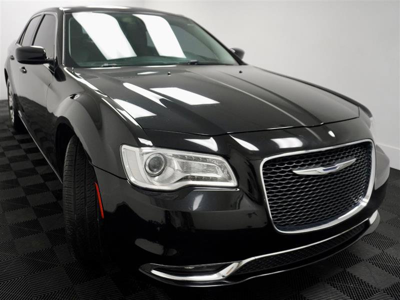 Used 2016 Chrysler 300 Limited w/ Driver Convenience Group image 10