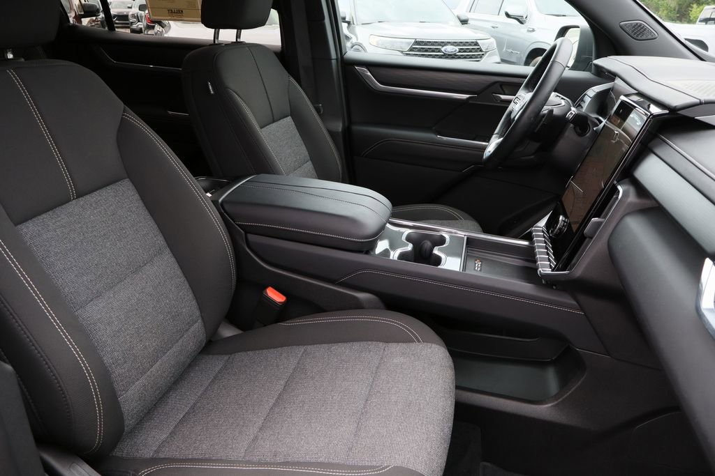 Certified 2025 GMC Acadia Elevation FWD image 31