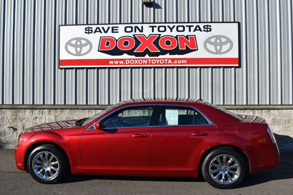 Used 2013 Chrysler 300 S RWD image 4