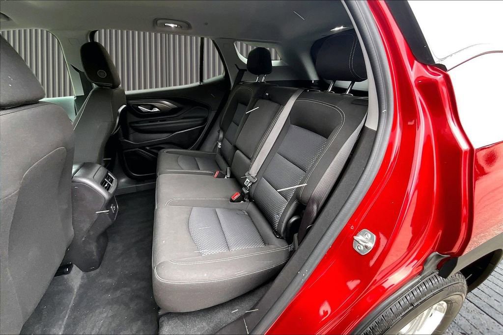 Used 2024 GMC Terrain SLE w/ Driver Convenience Package image 27