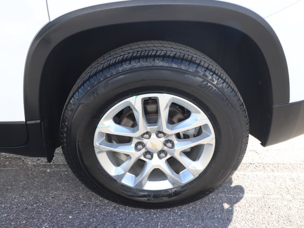 Used 2021 Chevrolet Traverse LS FWD image 17