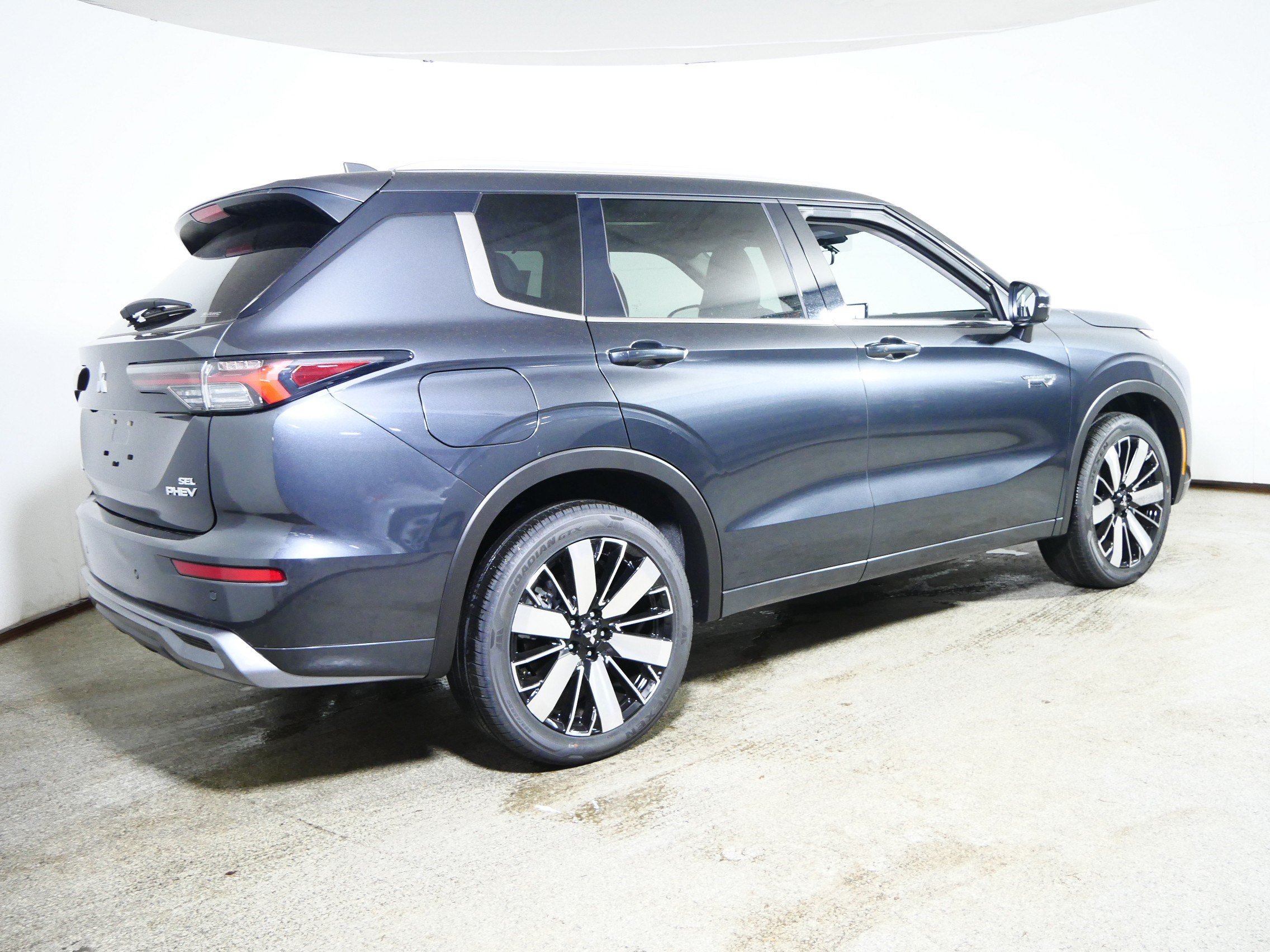 New 2026 Mitsubishi Outlander SEL AWD/4WD image 2