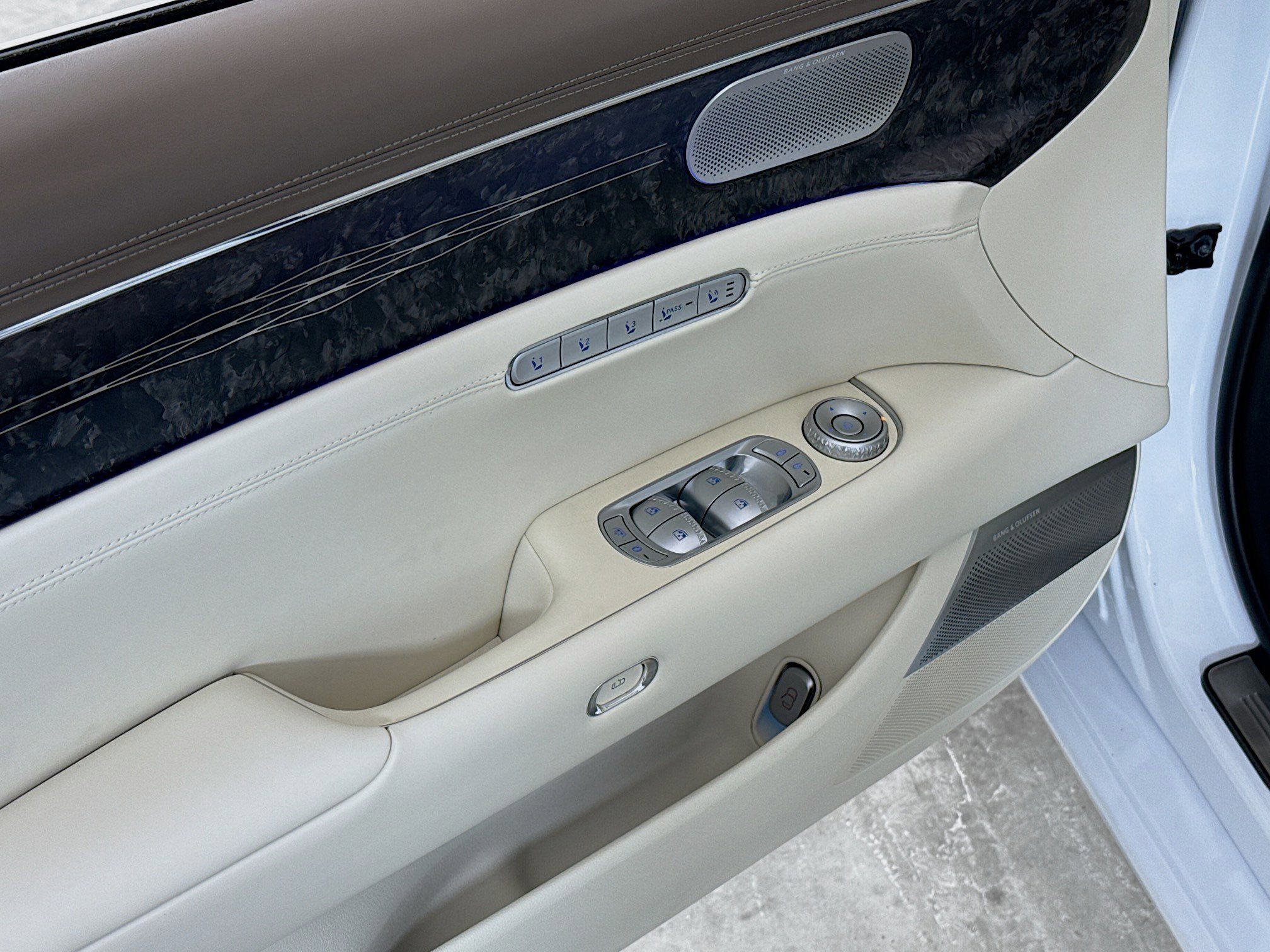 Used 2025 Genesis G90 3.5T image 20