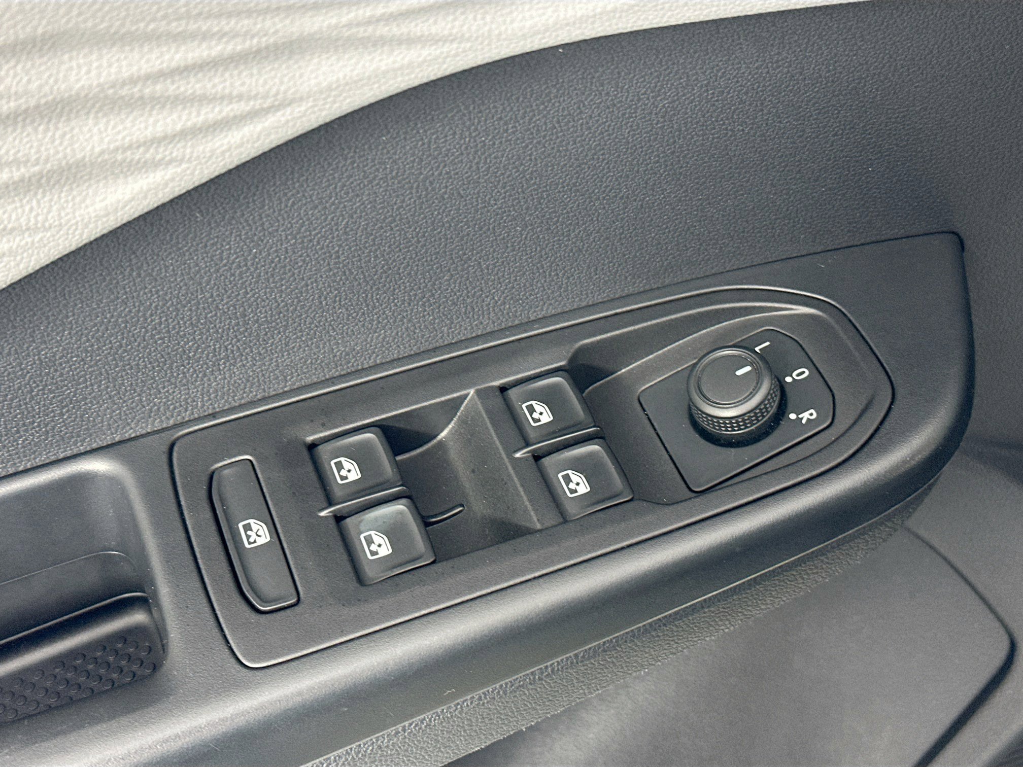 Used 2022 Volkswagen Taos S FWD image 17