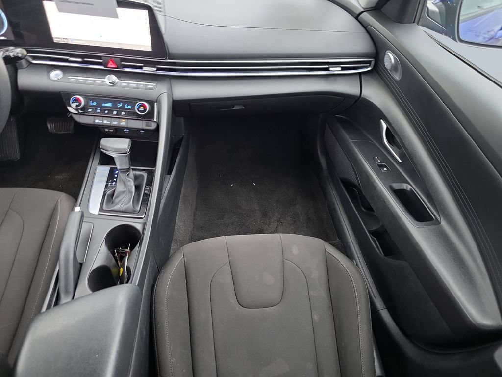 Certified 2024 Hyundai Elantra SEL FWD image 15