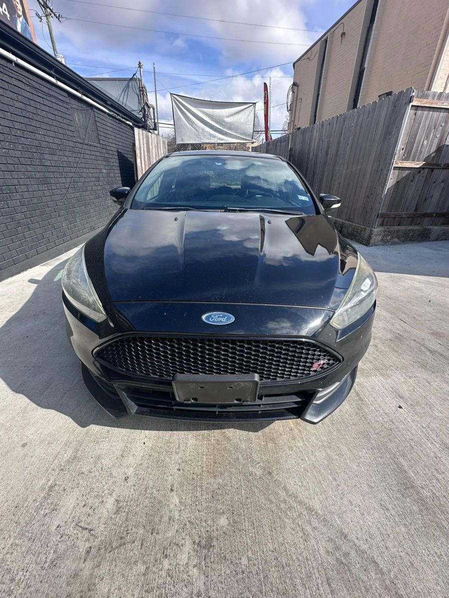 Used 2016 Ford Focus ST image 2