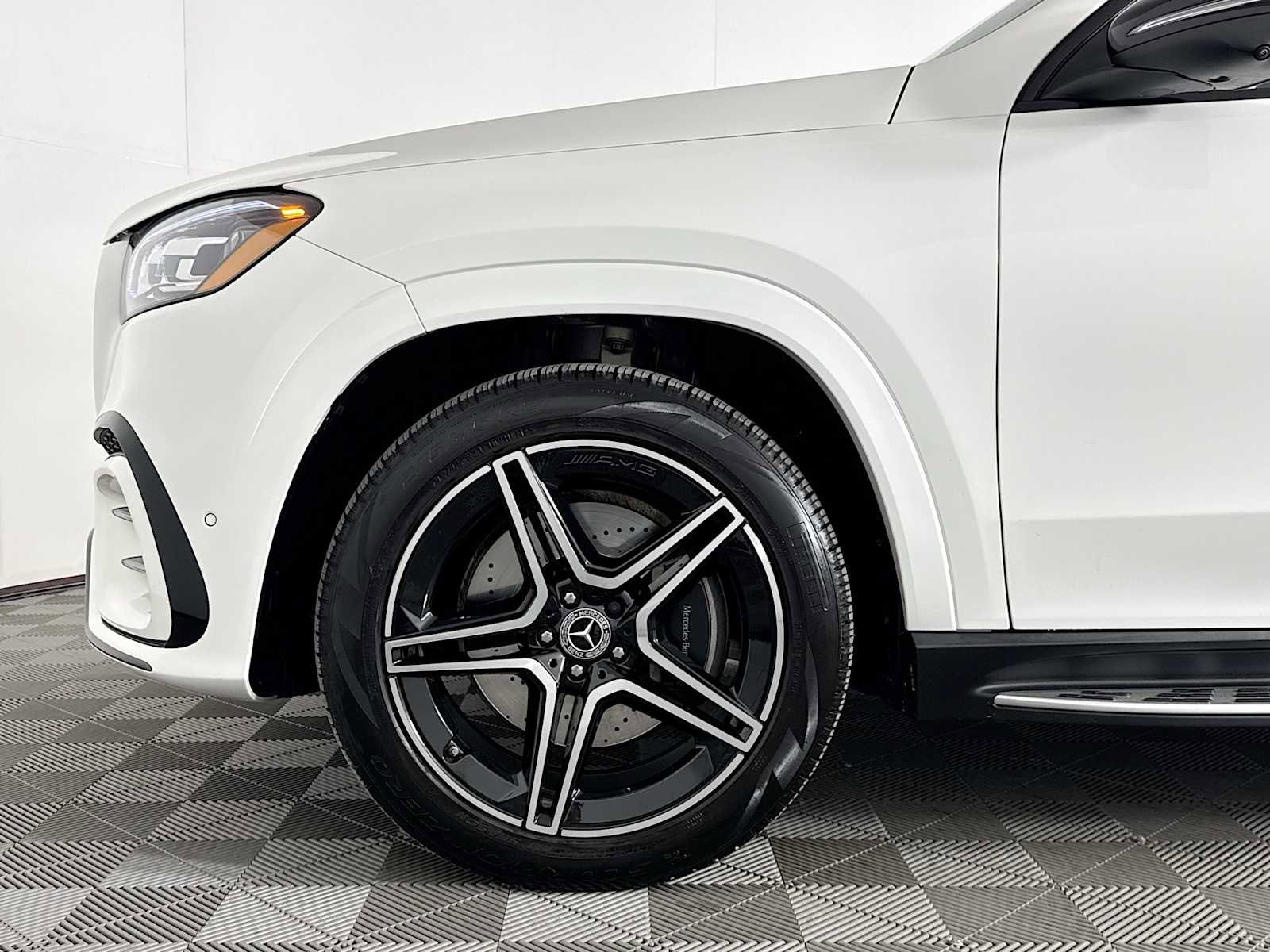 Used 2025 Mercedes-Benz GLS 450 4MATIC image 31