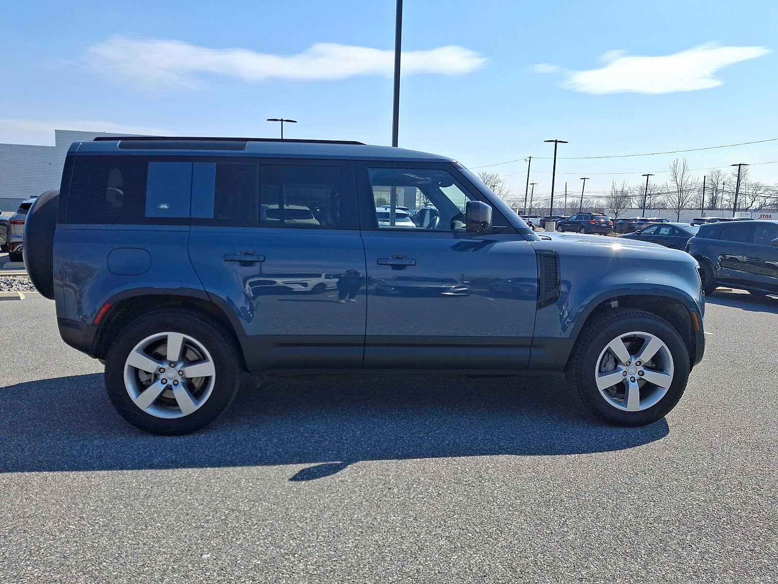 Used 2023 Land Rover Defender 110 SE image 7