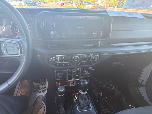 Used 2024 Jeep Wrangler Unlimited Rubicon AWD/4WD image 15
