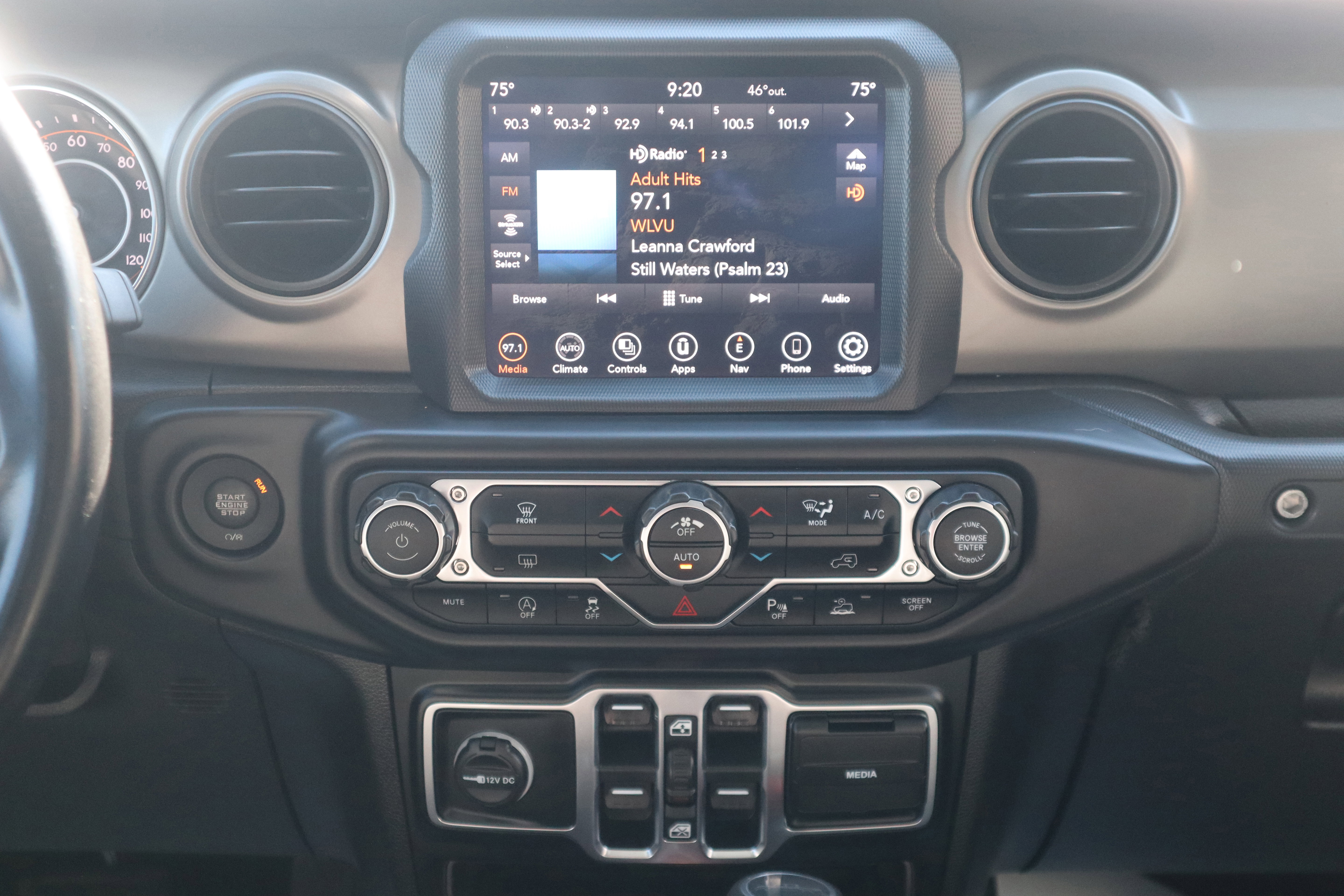 Used 2021 Jeep Gladiator Sport image 15
