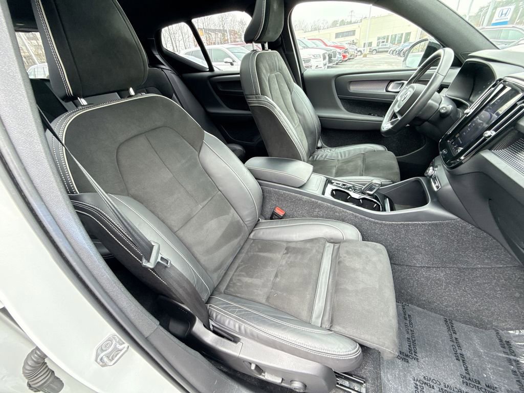 Used 2021 Volvo XC40 T5 R-Design w/ Advanced Package image 25