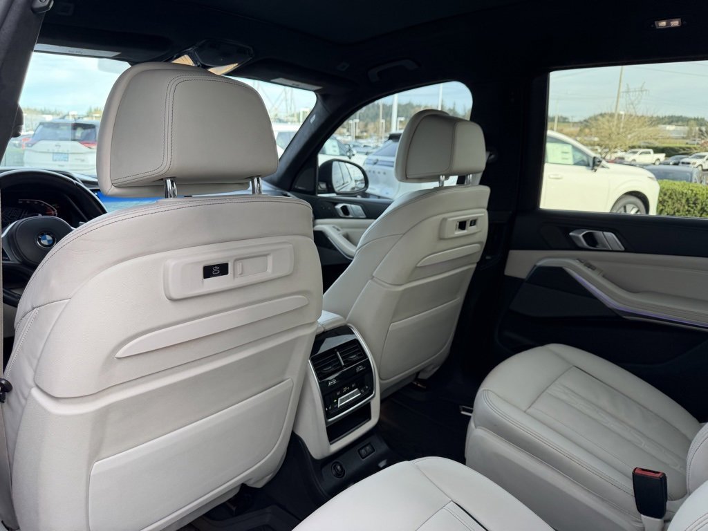 Used 2021 BMW X7 xDrive40i w/ M Sport Package image 32