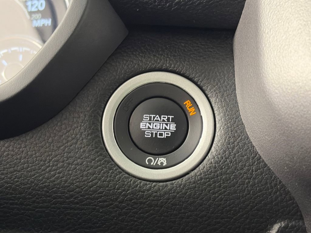 Used 2025 RAM 1500 Laramie image 24