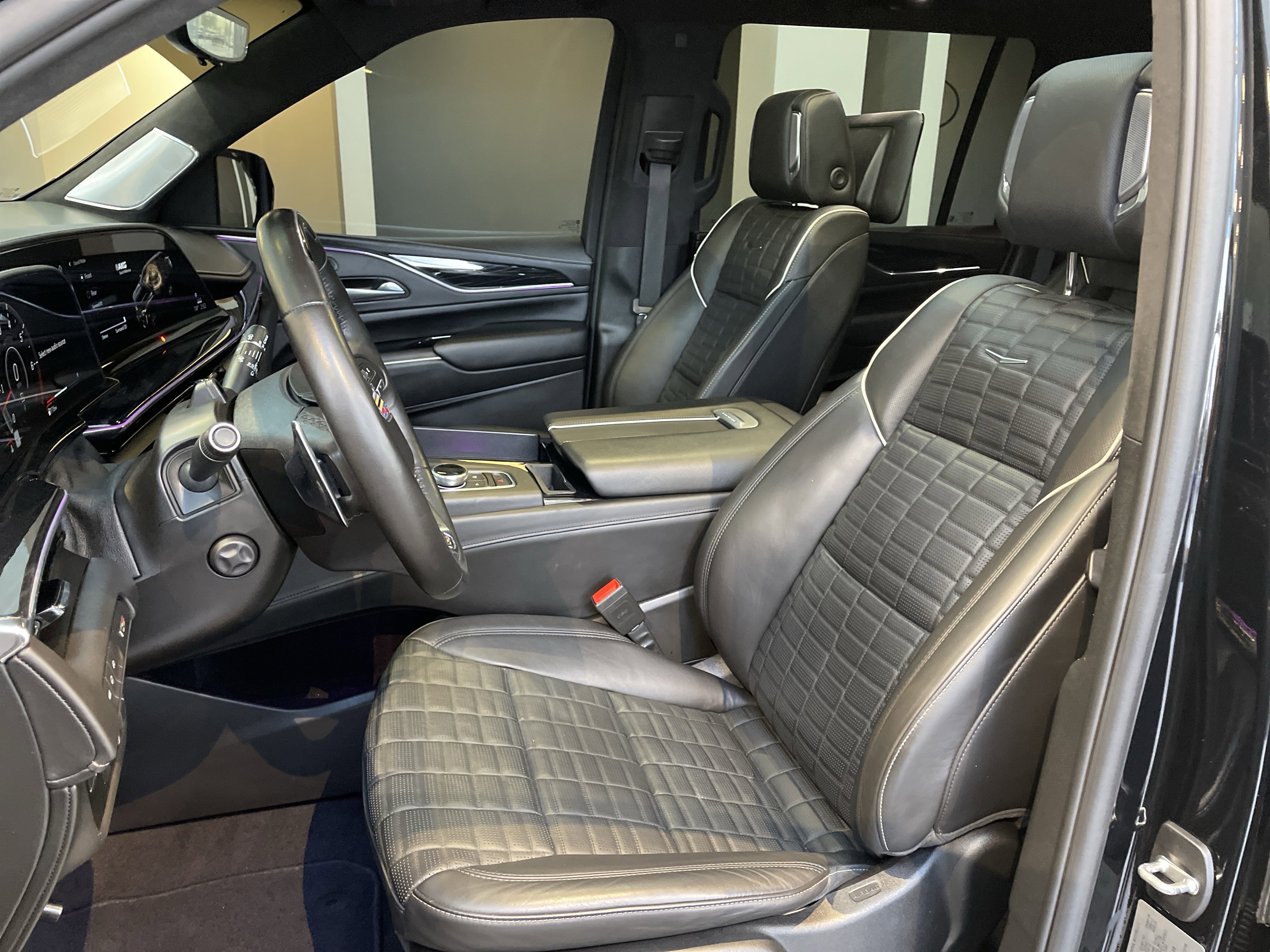 Used 2024 Cadillac Escalade ESV V w/ Heavy-Duty Trailer Package AWD/4WD image 22