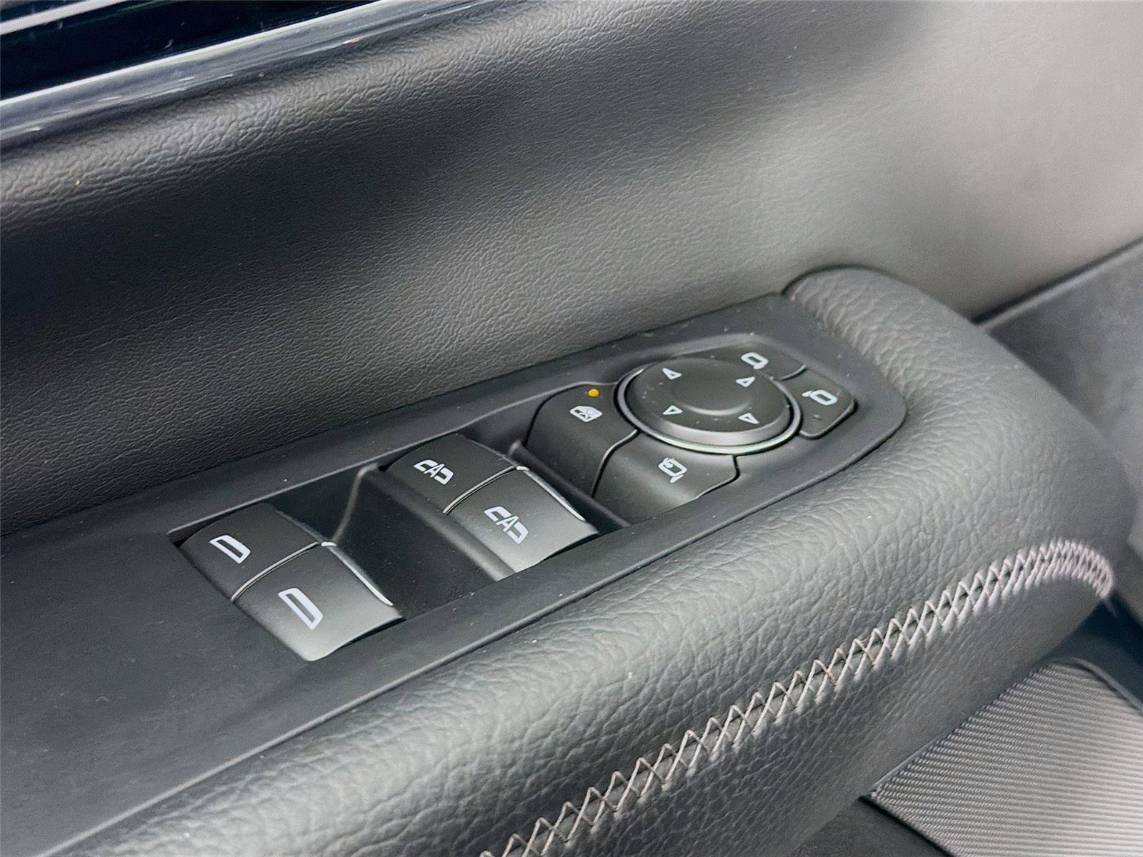 Used 2025 GMC Yukon Denali AWD/4WD image 19