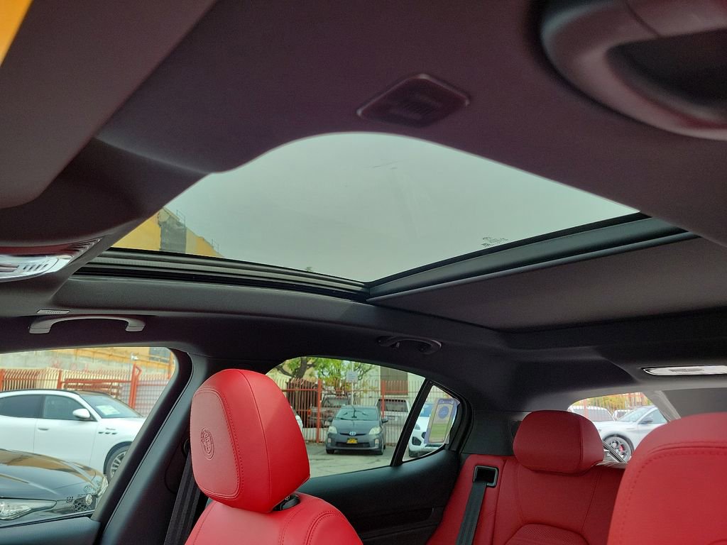 New 2024 Alfa Romeo Stelvio Sprint image 12