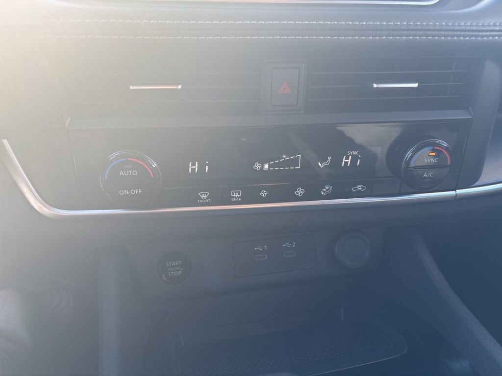 Used 2024 Nissan Rogue SV AWD/4WD image 15