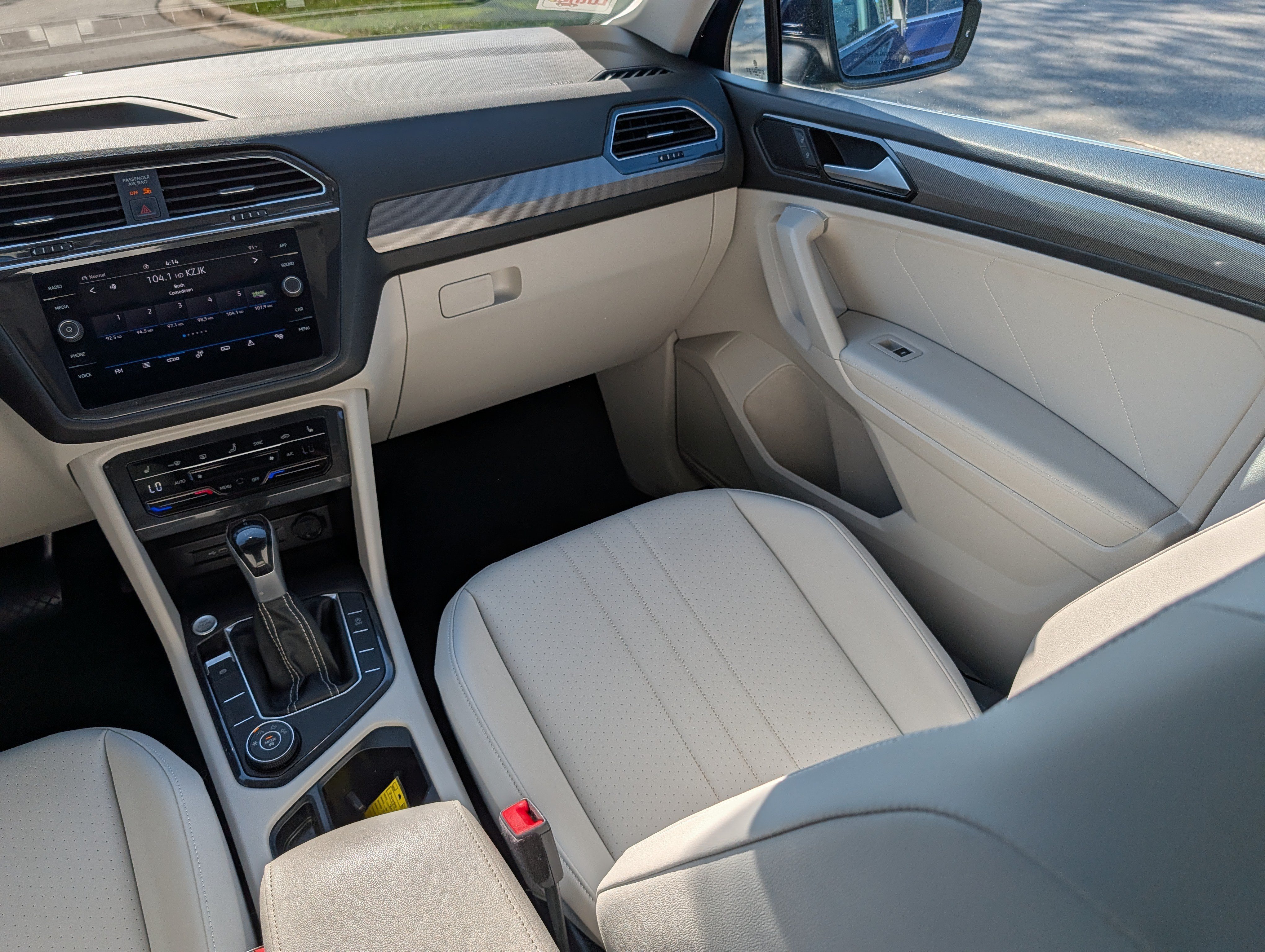 Used 2023 Volkswagen Tiguan SE w/ Panoramic Sunroof Package AWD/4WD image 11