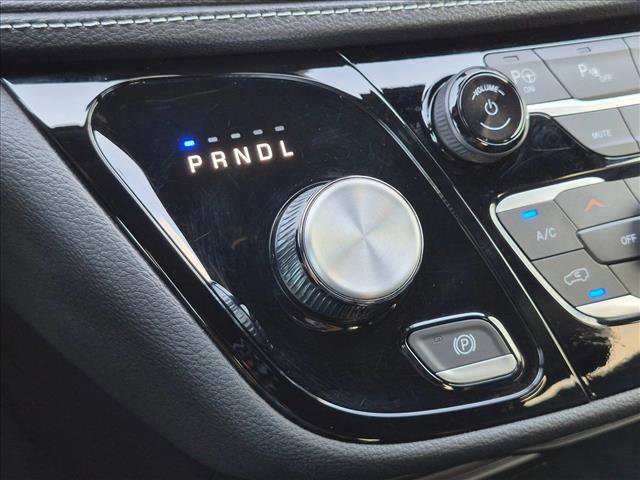 Used 2024 Chrysler Pacifica Limited FWD image 12