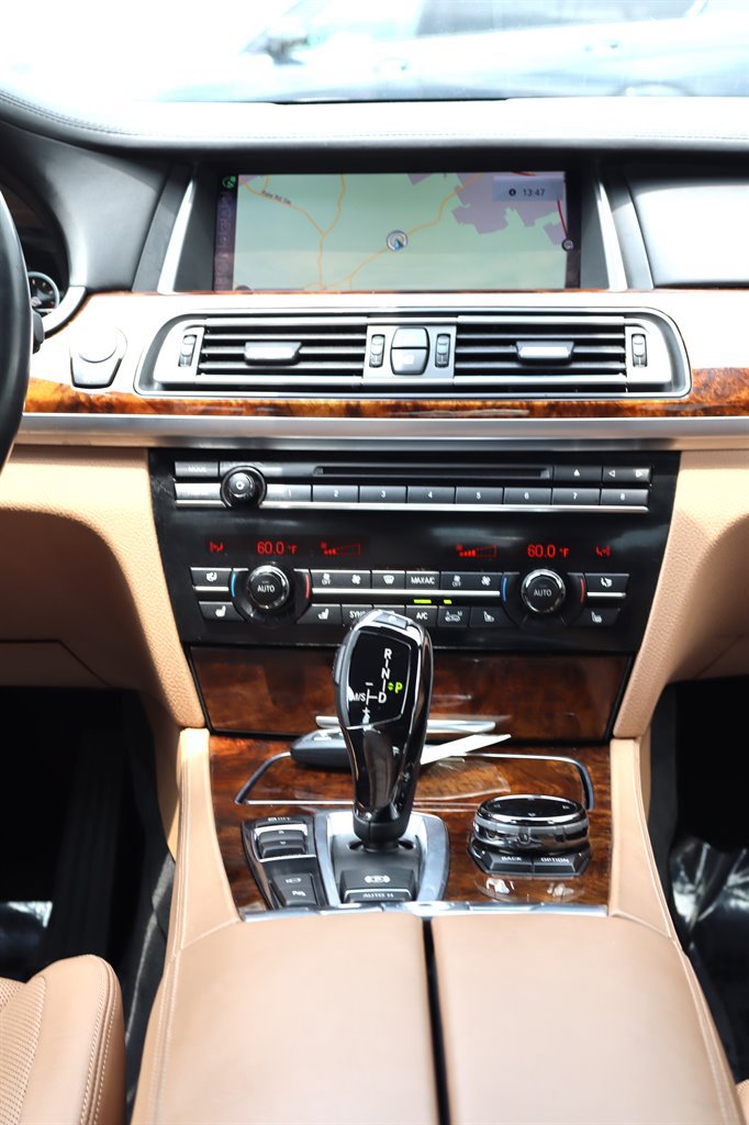 Used 2015 BMW 750Li RWD image 13