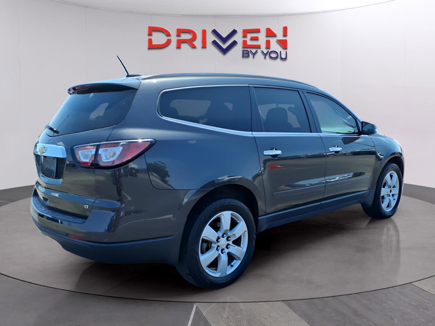 Used 2017 Chevrolet Traverse LT w/ Style and Technology Package FWD image 5