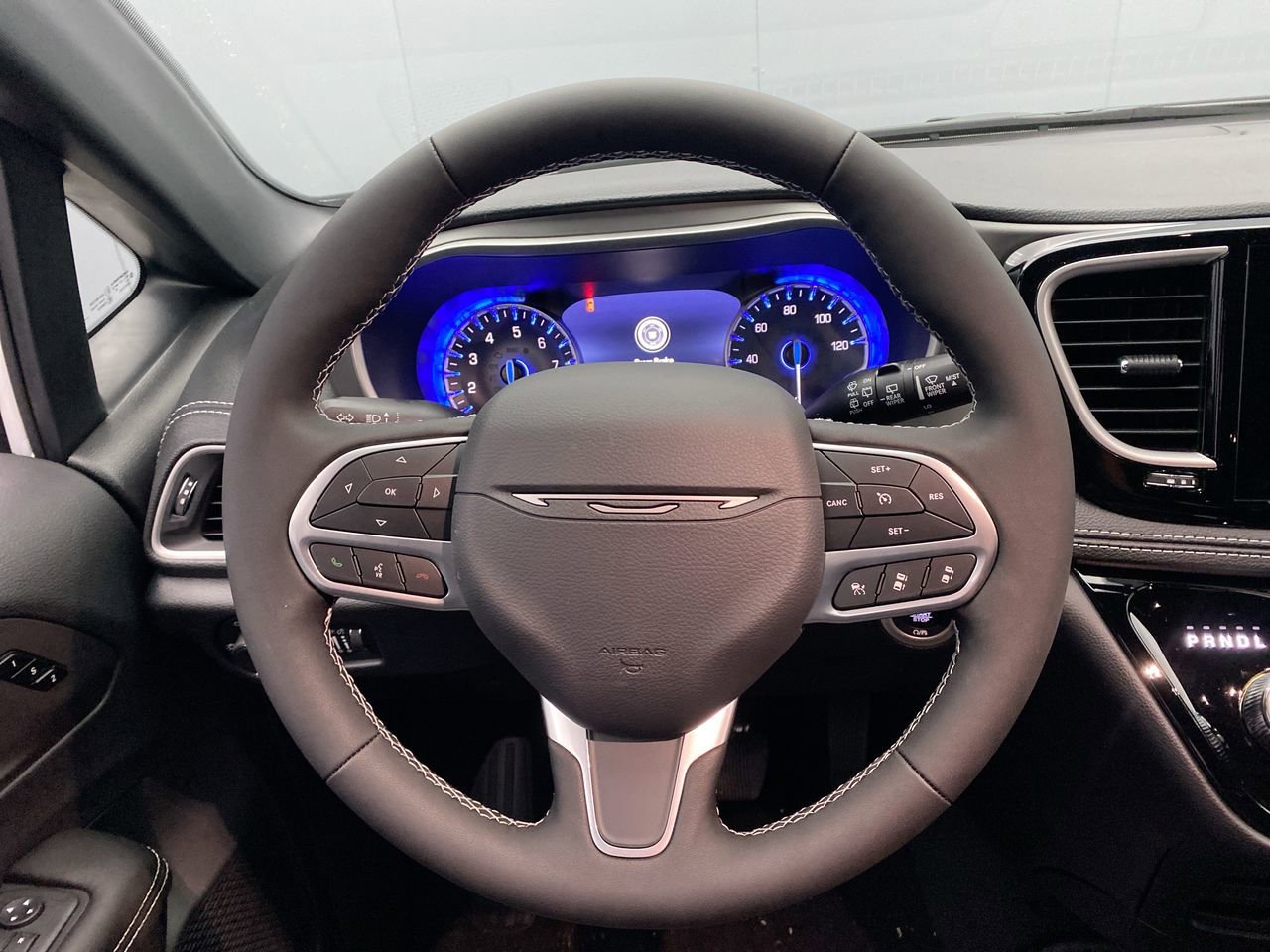 New 2027 Chrysler Pacifica Select FWD image 16