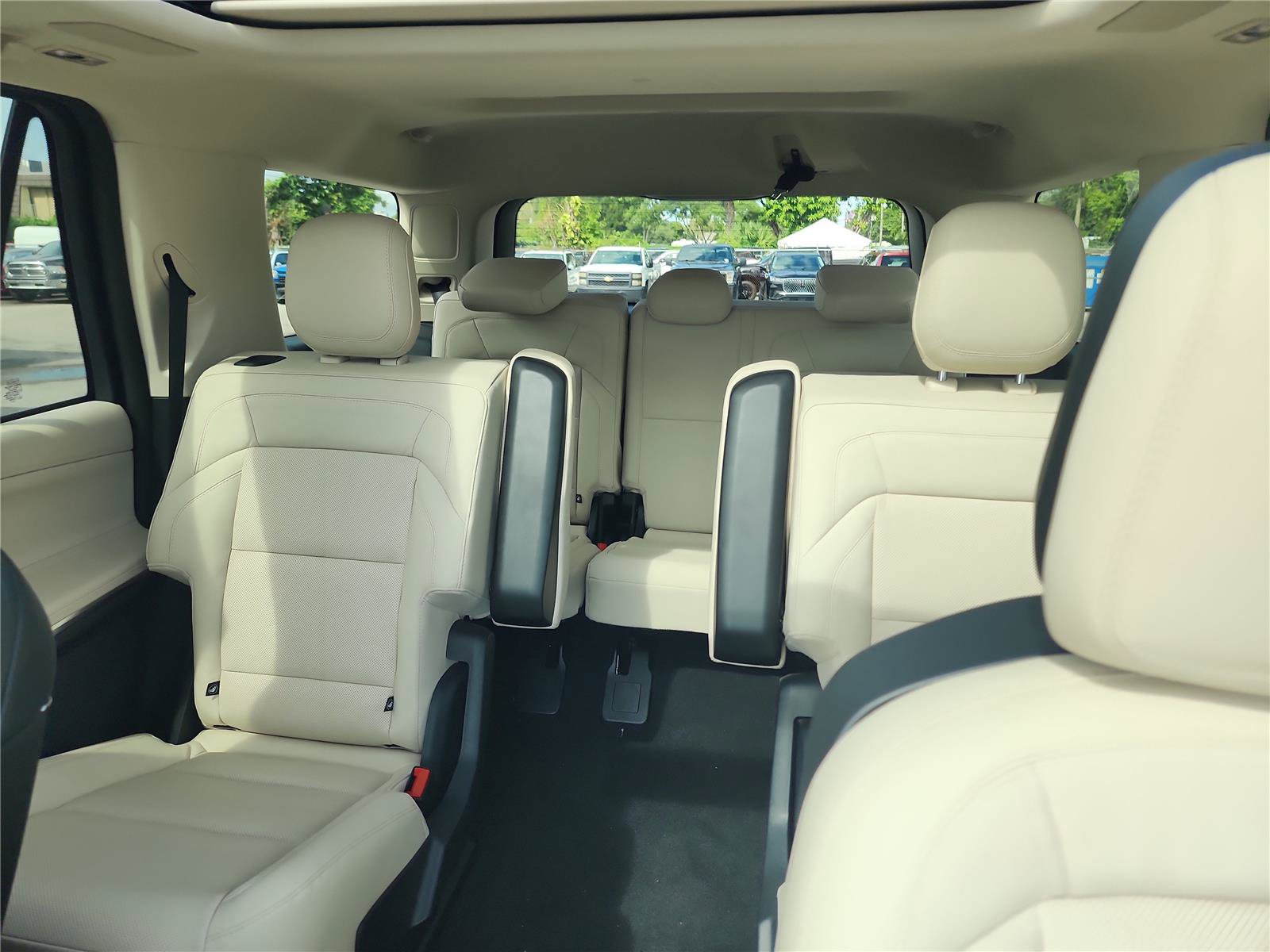 New 2027 Lincoln Navigator Reserve w/ Jet Appearance Package AWD/4WD image 19