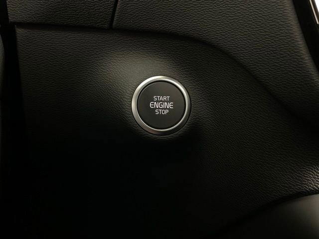 New 2026 Volvo XC40 B5 Ultra w/ Protection Package Premier image 17