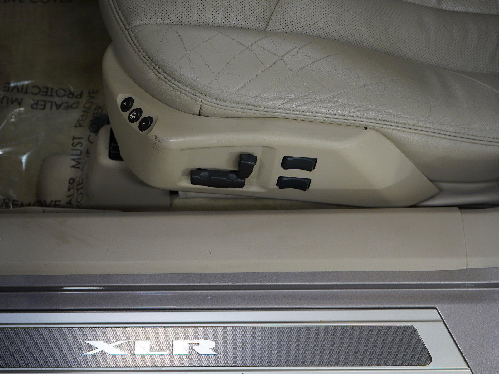 Used 2005 Cadillac XLR image 24