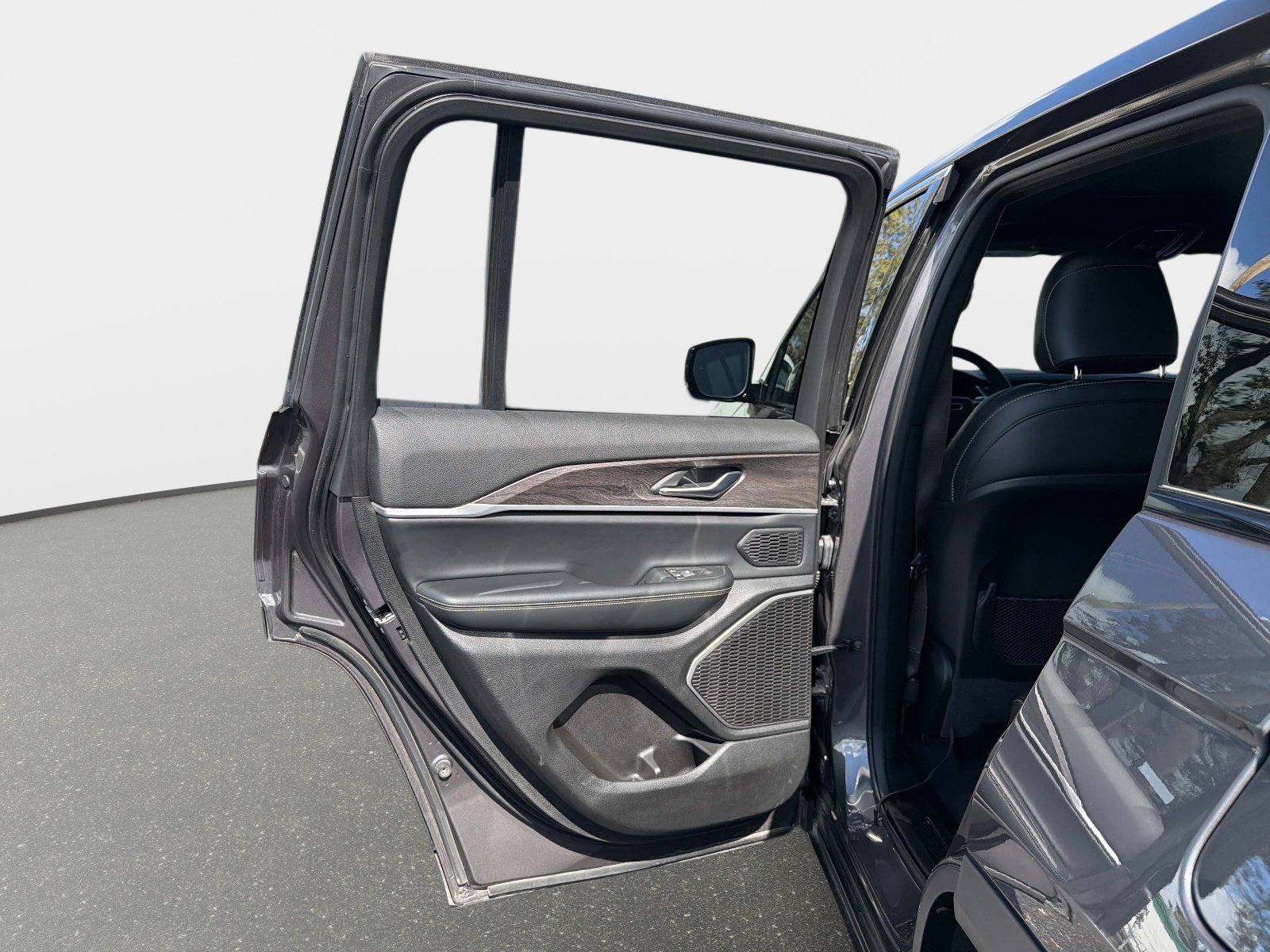 Used 2025 Jeep Grand Cherokee Limited 4xe image 30