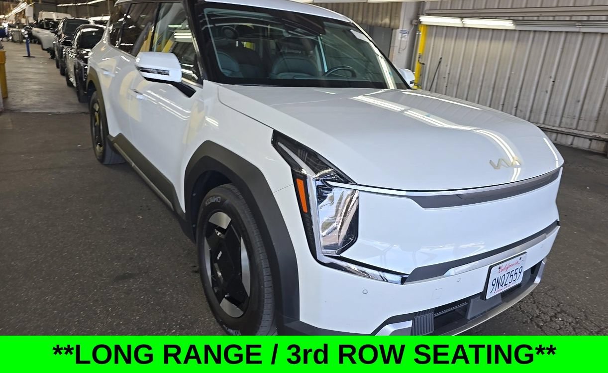 Certified 2024 Kia EV9 Light Long Range RWD image 5