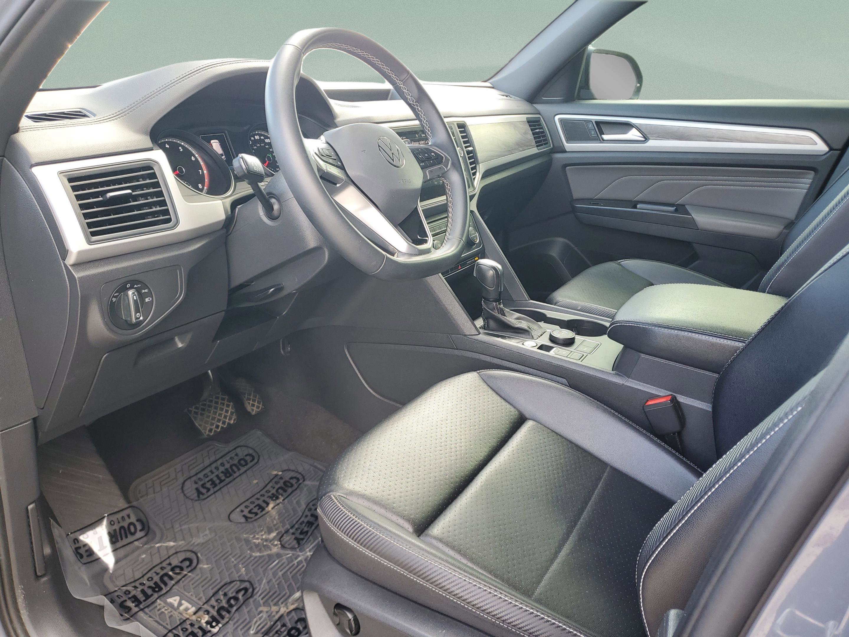 Used 2021 Volkswagen Atlas Cross Sport SE w/ Panoramic Sunroof Package image 21