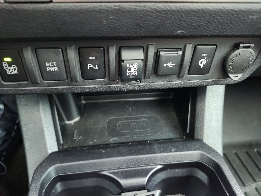 Used 2022 Toyota Tacoma Limited AWD/4WD image 30