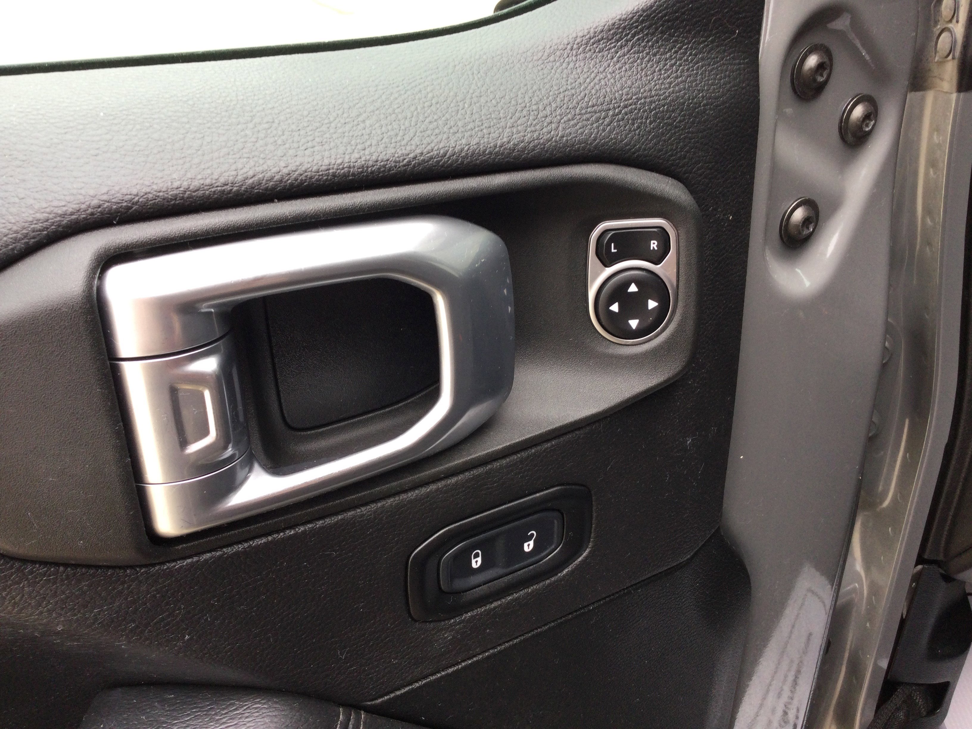 Used 2020 Jeep Wrangler Unlimited Sahara image 10