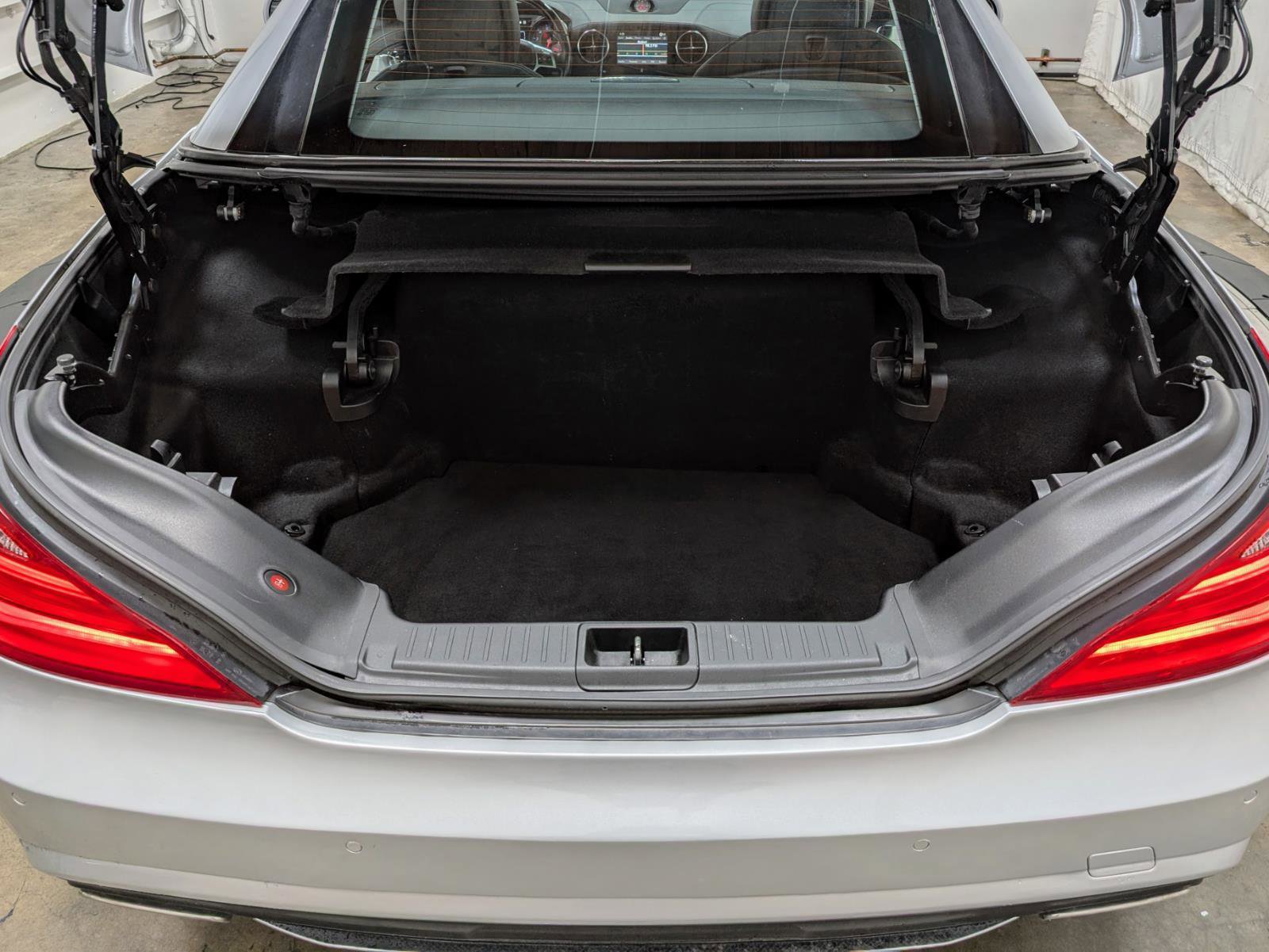 Used 2013 Mercedes-Benz SL 550 w/ Premium Pkg image 25