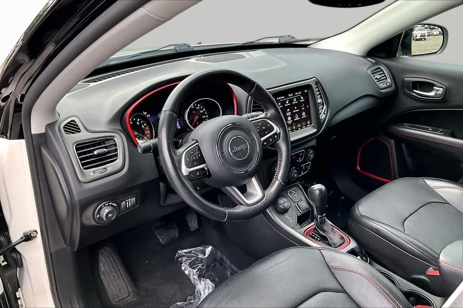 Used 2020 Jeep Compass Trailhawk w/ Leather Interior Group AWD/4WD image 18