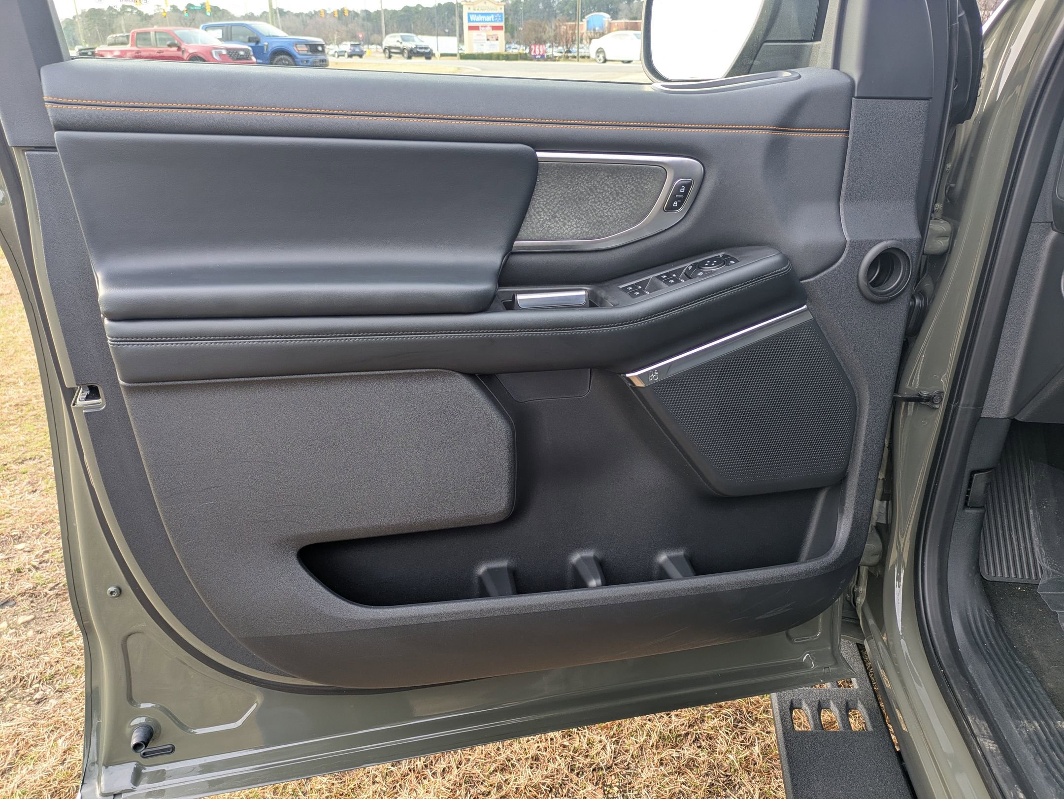 Certified 2025 Ford Expedition Tremor image 12