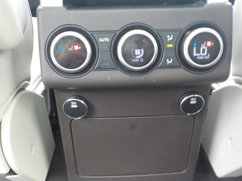 Used 2017 Land Rover Discovery HSE image 33