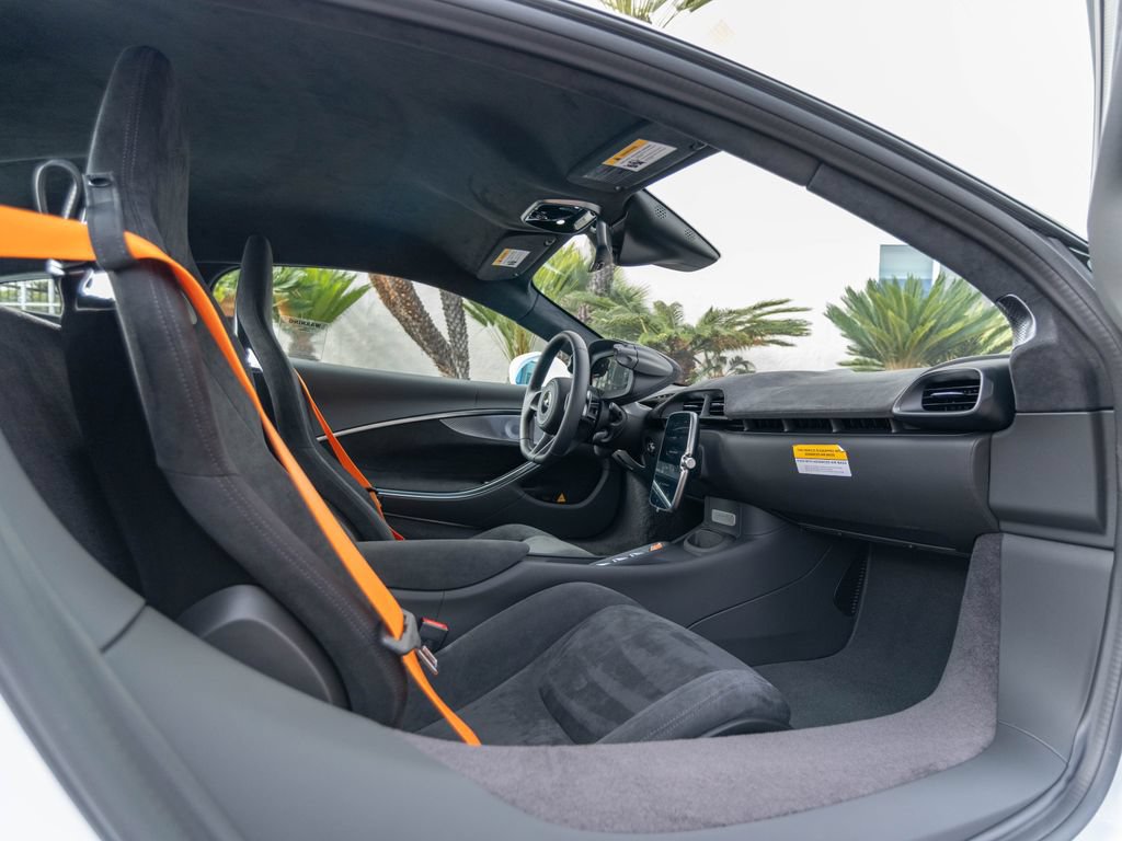 New 2026 McLaren Artura RWD image 10