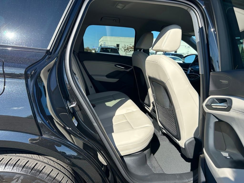 Used 2025 Audi Q6 e-tron Premium w/ Convenience Package image 52