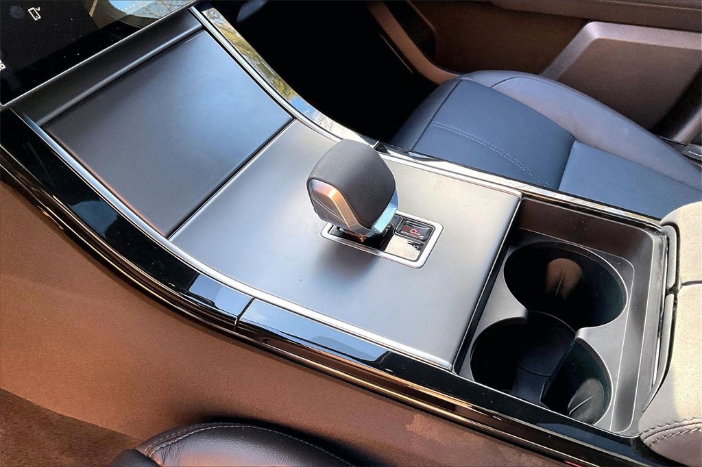 Certified 2025 Land Rover Range Rover Velar Dynamic SE image 18