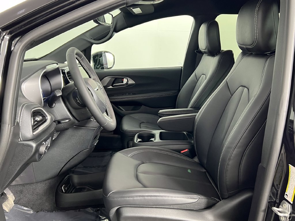 New 2026 Chrysler Pacifica Select FWD image 16