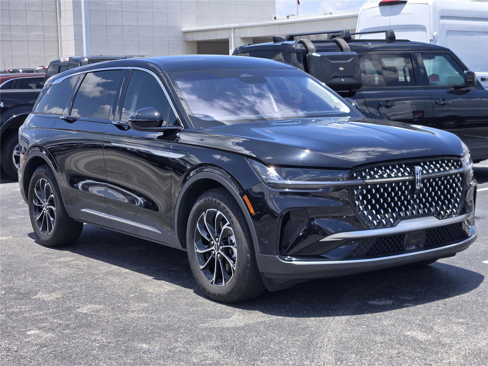 Used 2024 Lincoln Nautilus Premier AWD/4WD image 3