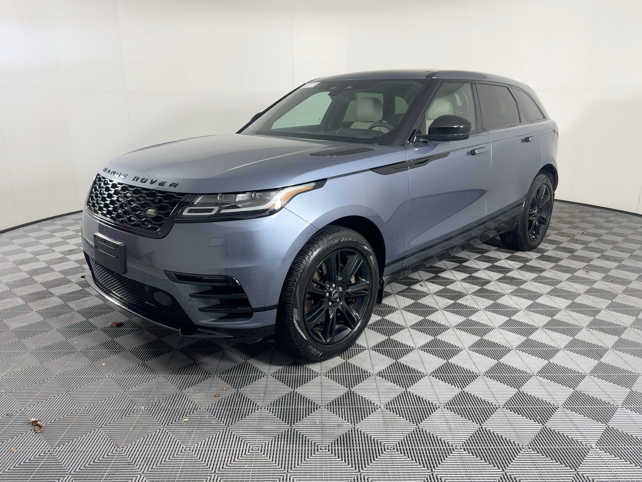Used 2023 Land Rover Range Rover Velar R-Dynamic S image 30