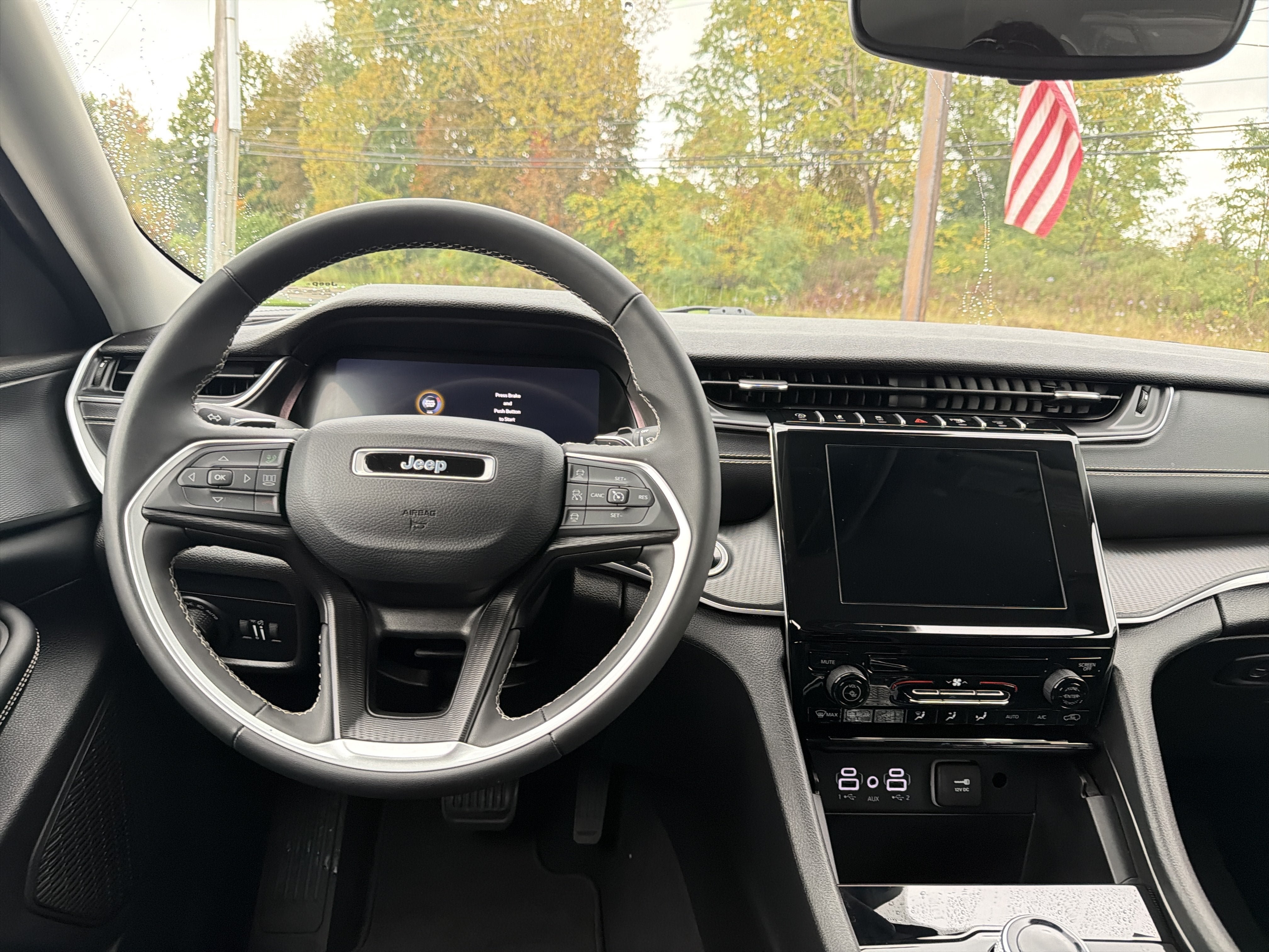Used 2024 Jeep Grand Cherokee Laredo AWD/4WD image 13