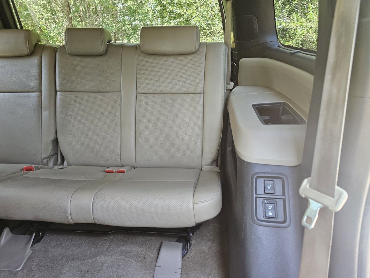 Used 2011 Toyota Sequoia Platinum AWD/4WD image 38